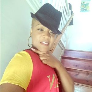 Meet your Posher, Simone